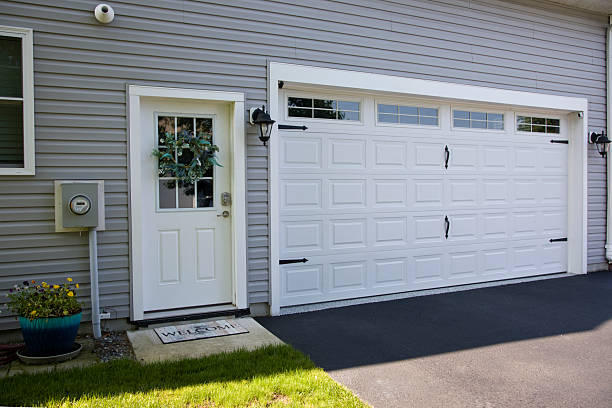 24/7 Emergency Garage Door Panel Replacement experts in Glenmoor, OH